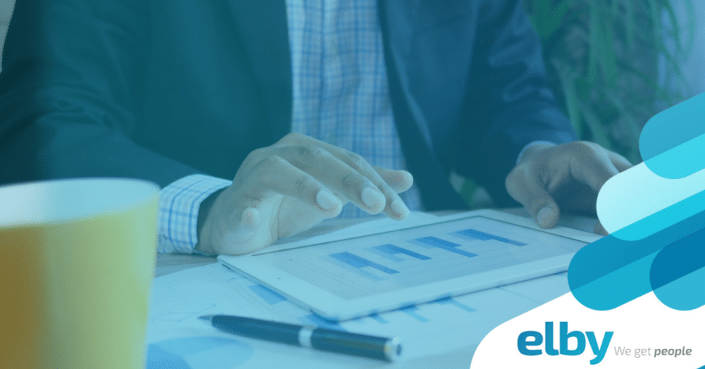 Accountant moving into FP&A in Ontario while reviewing financial dashboards.